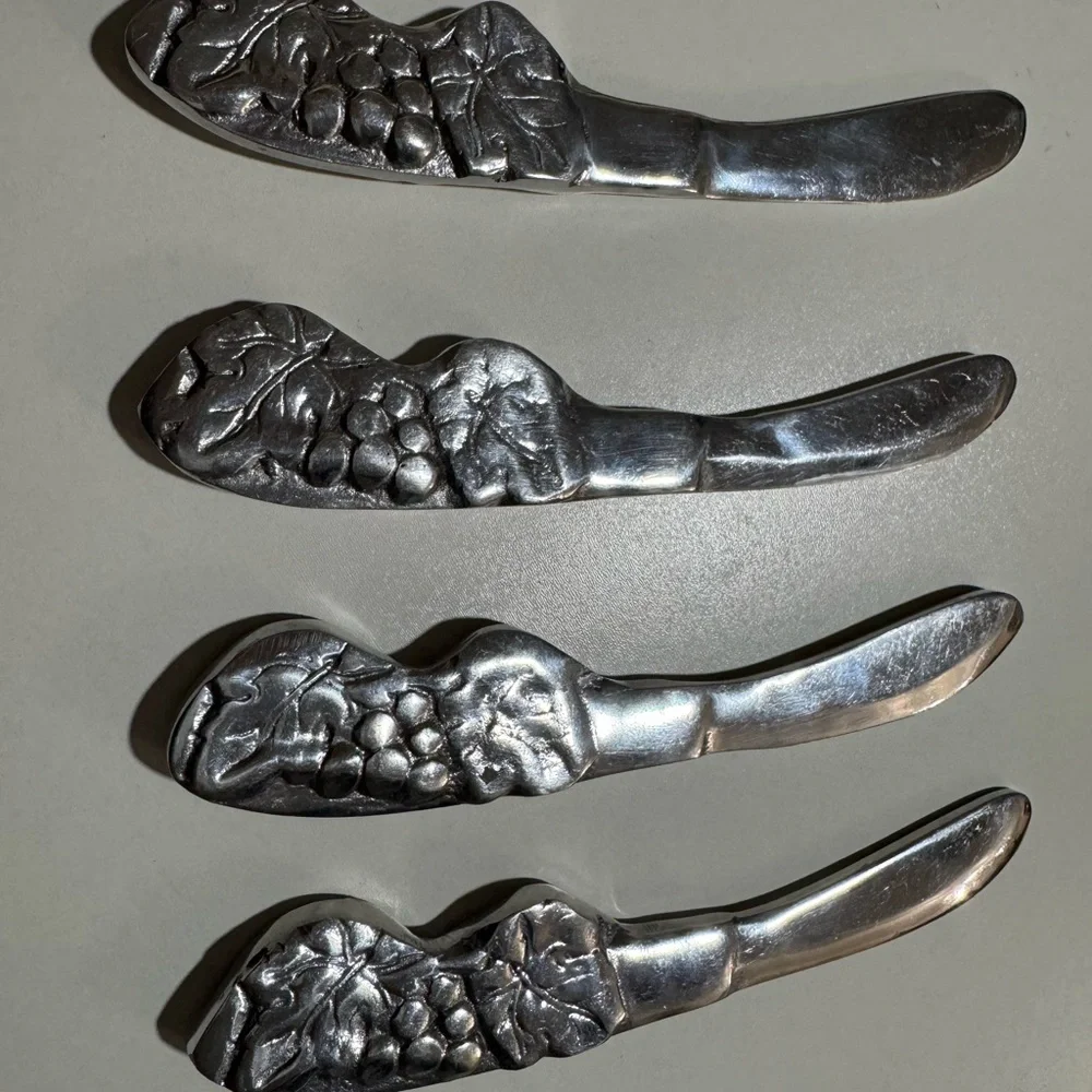 Silver Leaf Design Butter Spreaders. VTG